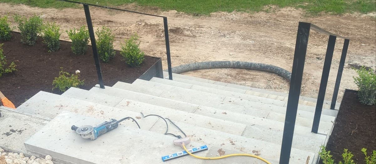How to estimate steel railing cost — linear footage, post spacing, fabrication, and installation pricing