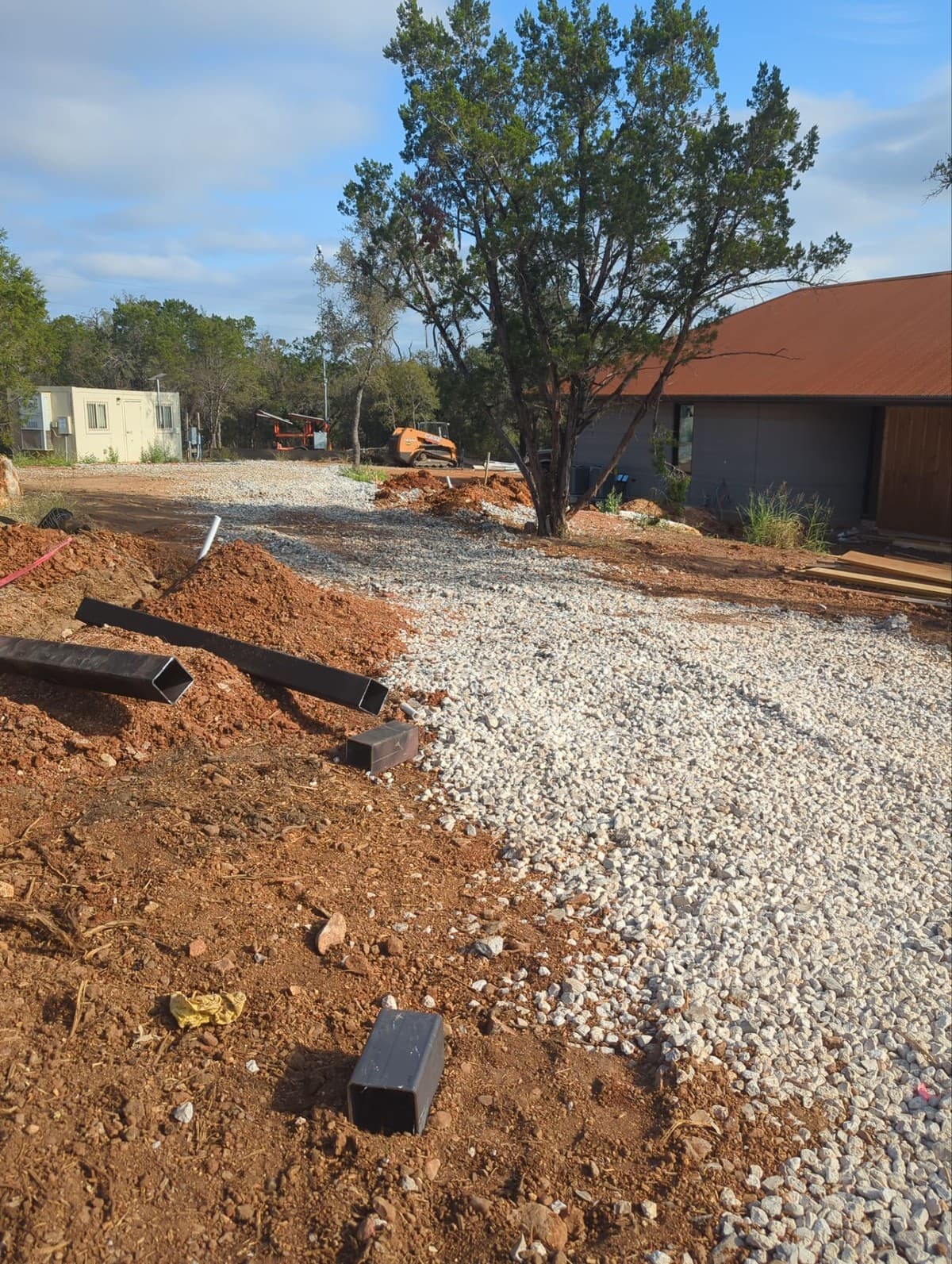 Overhead percentage breakdown for landscape businesses showing vehicle, insurance, admin, and facility costs