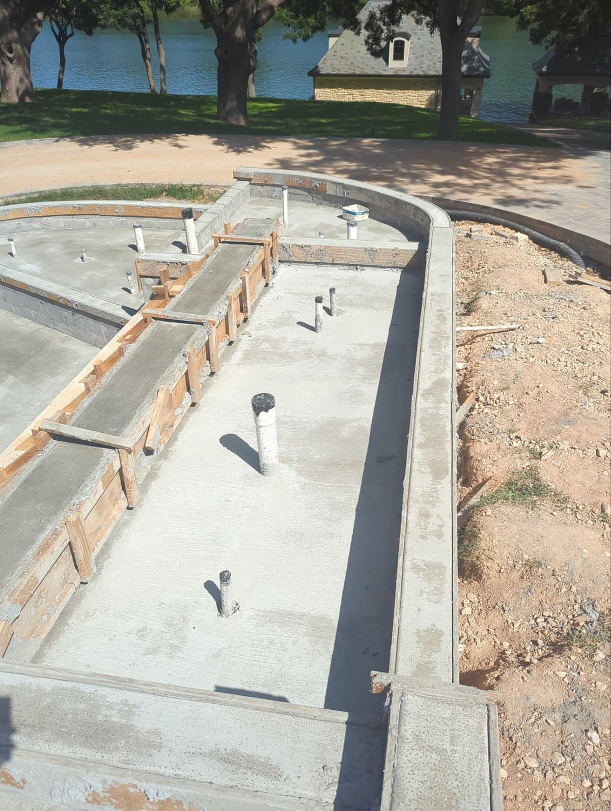 Concrete pour schedule showing truck arrival intervals, placement sequence, and crew stations for flatwork